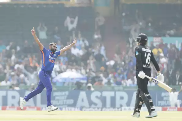 Shami scores three as New Zealand is outnumbered 108 to 0